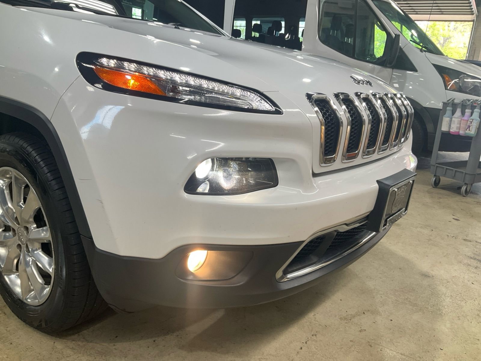 Used 2017 Jeep Cherokee Limited AWD/4WD image 32