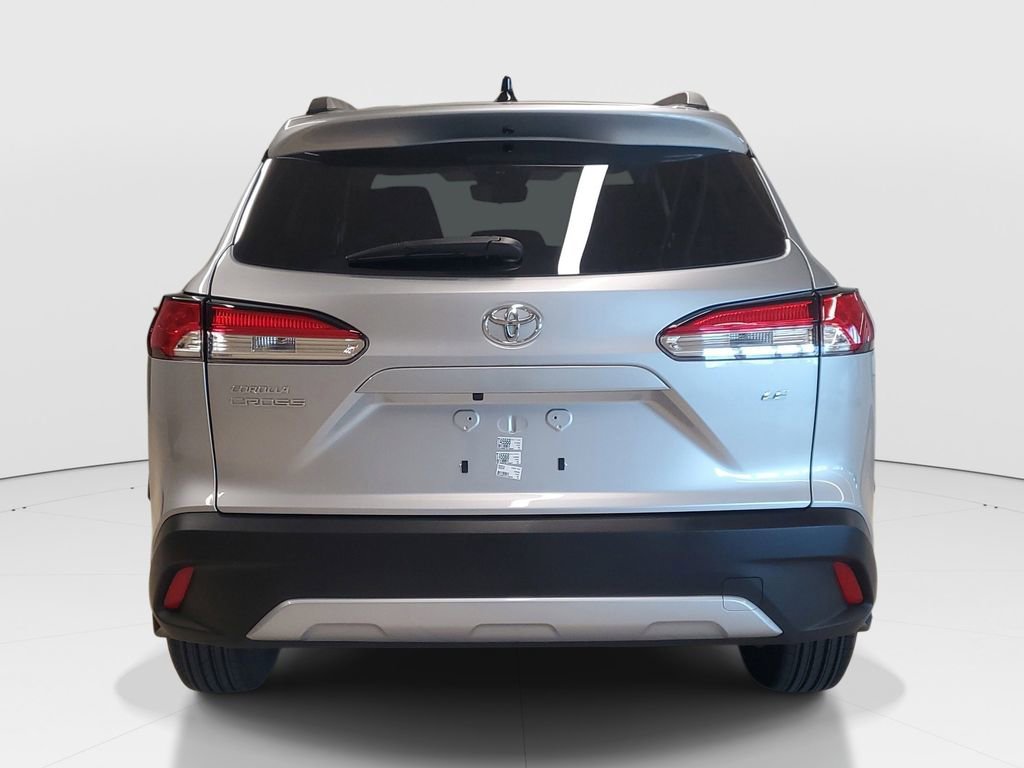 Used 2025 Toyota Corolla Cross LE image 6