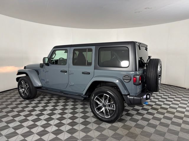 Used 2024 Jeep Wrangler Unlimited w/ Convenience Group AWD/4WD image 17