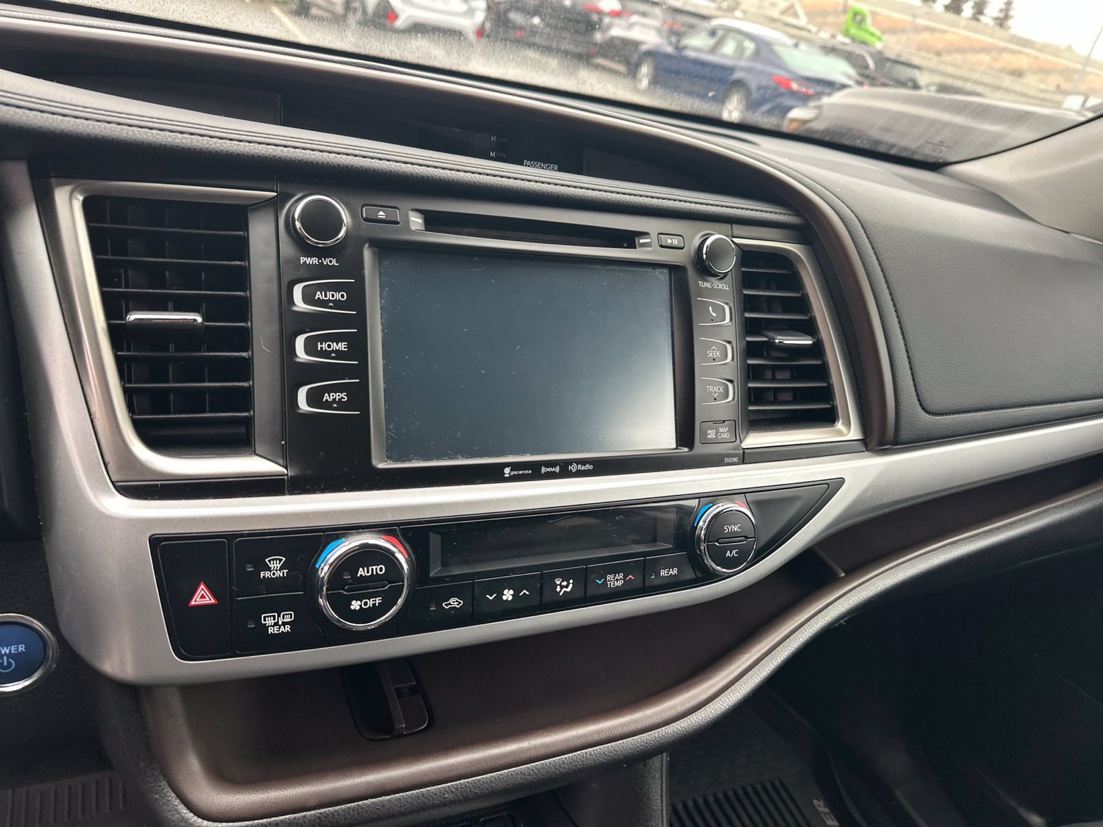 Used 2019 Toyota Highlander XLE AWD/4WD image 9