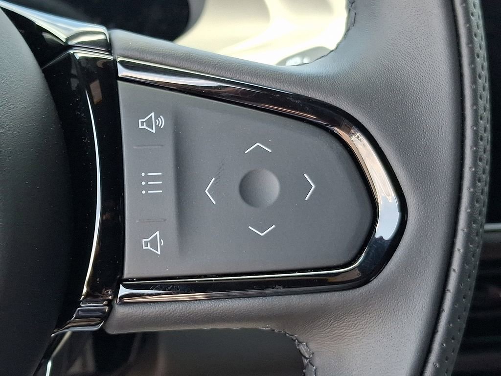 Used 2025 Lotus Emira image 19