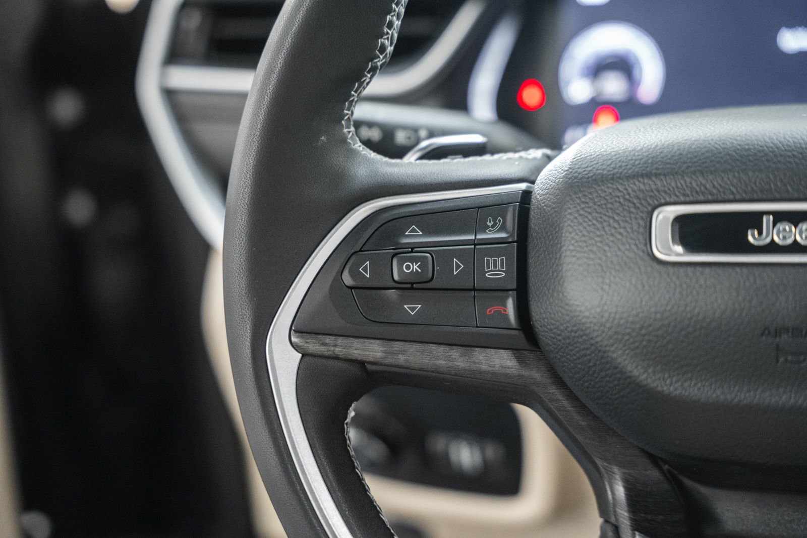 Used 2024 Jeep Grand Cherokee L Limited image 37