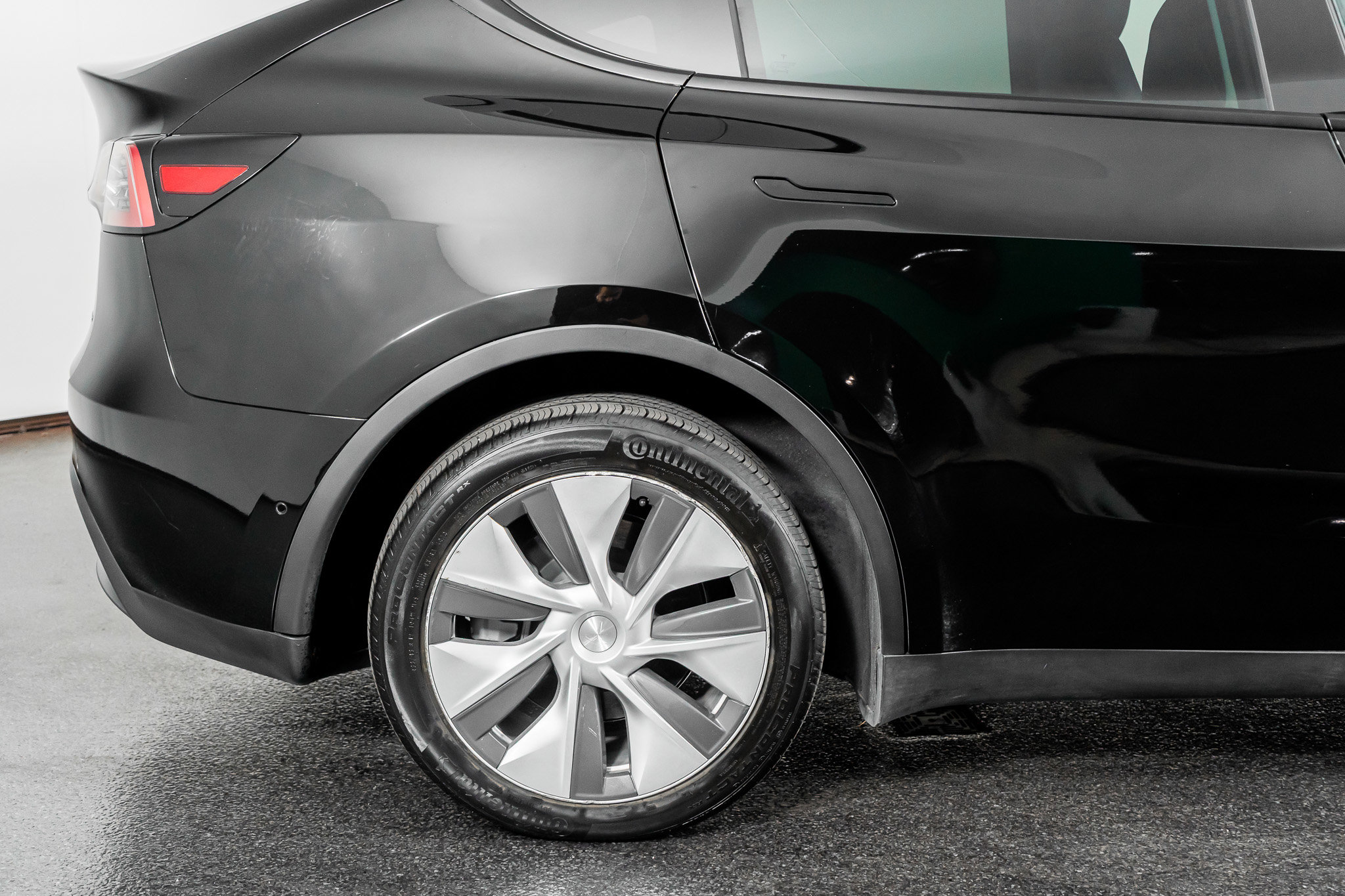 Used 2022 Tesla Model Y Long Range image 9