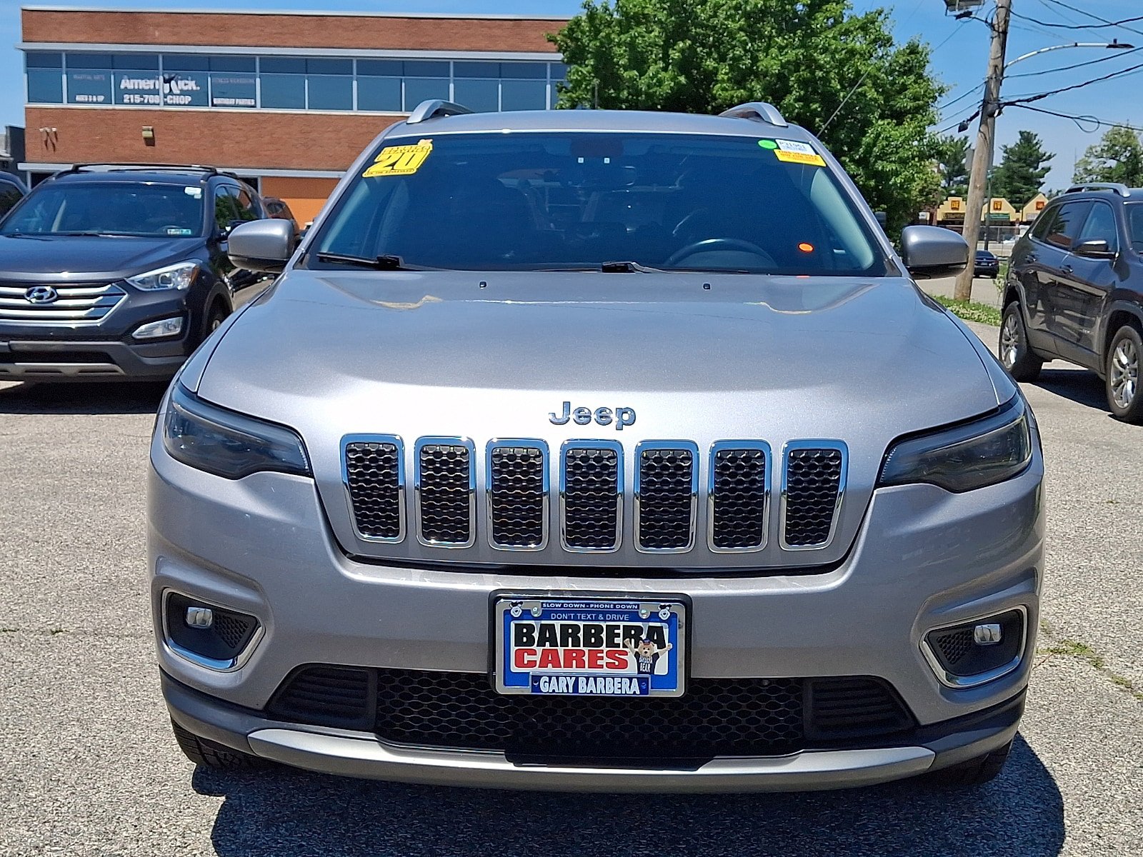 Used 2020 Jeep Cherokee Limited AWD/4WD image 2