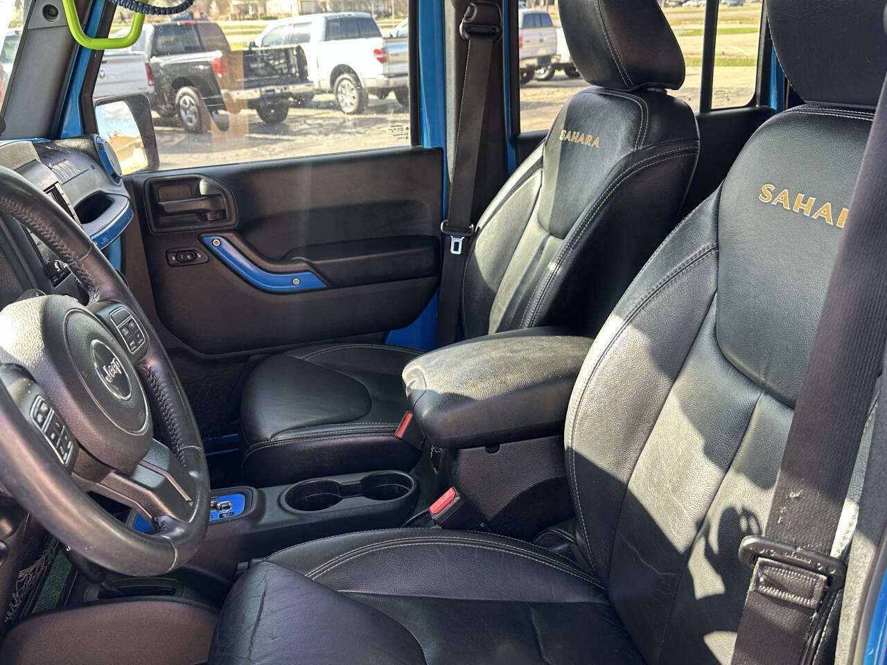 Used 2015 Jeep Wrangler Unlimited Sahara w/ Max Tow Package image 11