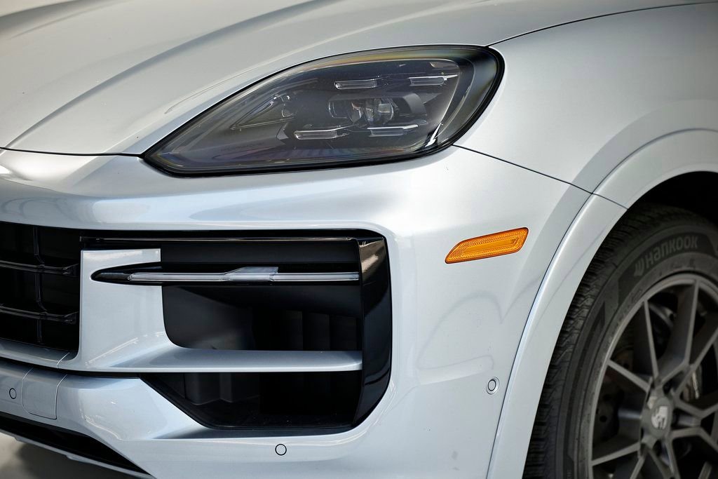 Certified 2025 Porsche Cayenne AWD/4WD image 11