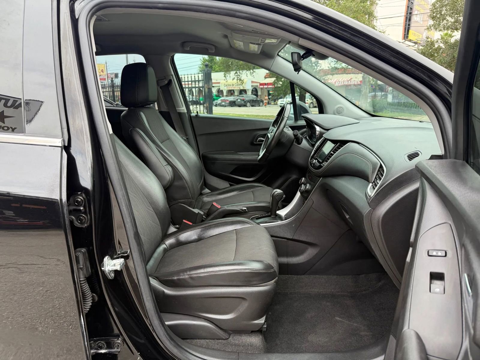 Used 2019 Chevrolet Trax LT w/ LT Convenience Package image 10