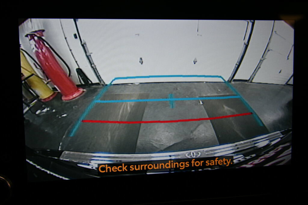 Used 2023 Toyota Highlander XLE AWD/4WD image 17