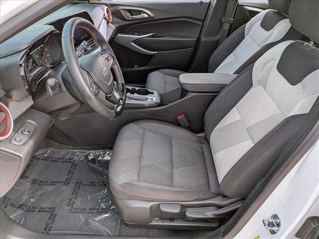 Used 2024 Chevrolet Trax RS w/ Sunroof Package image 17