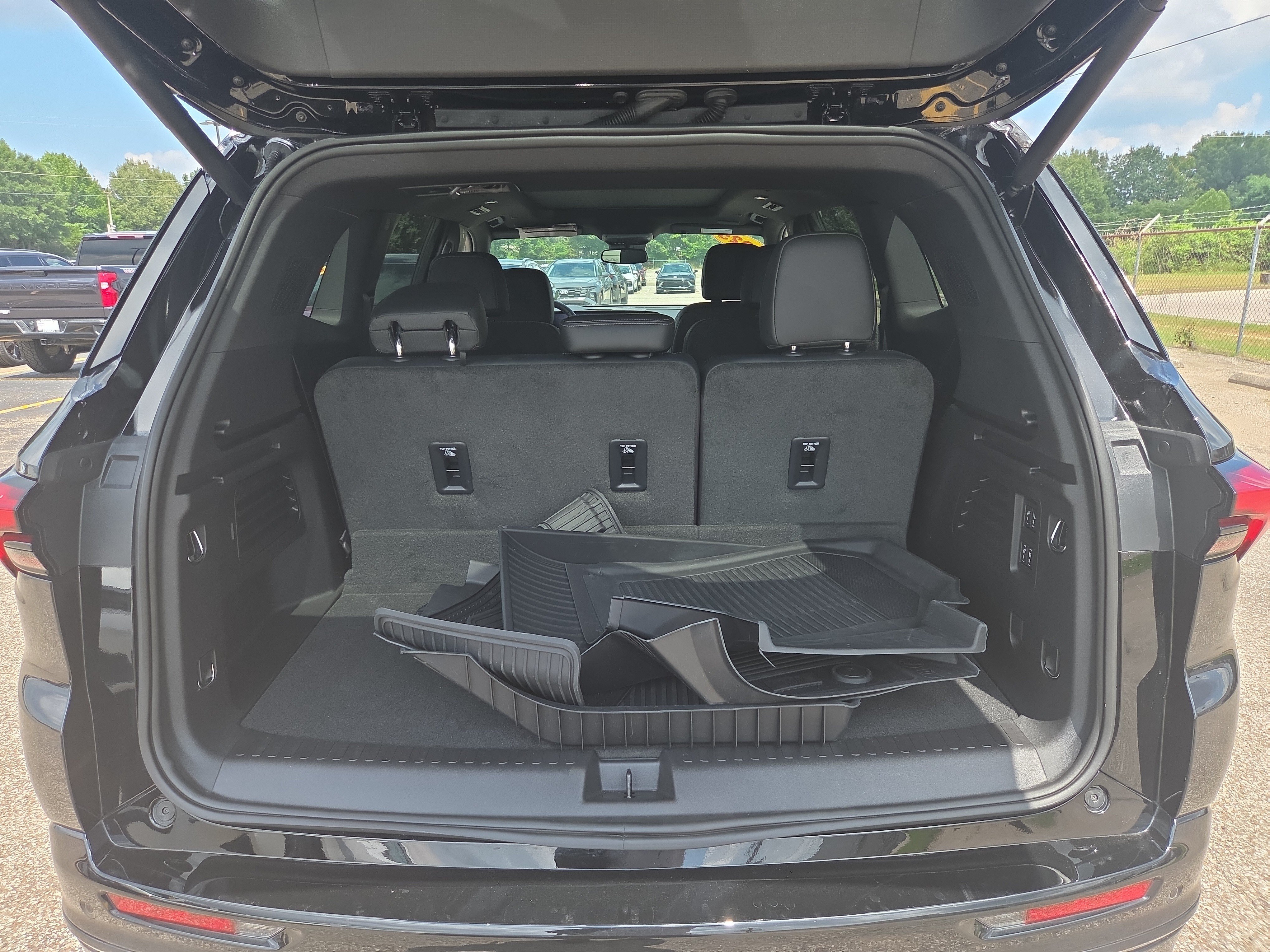 Used 2025 Buick Enclave Sport Touring w/ Power Package FWD image 10