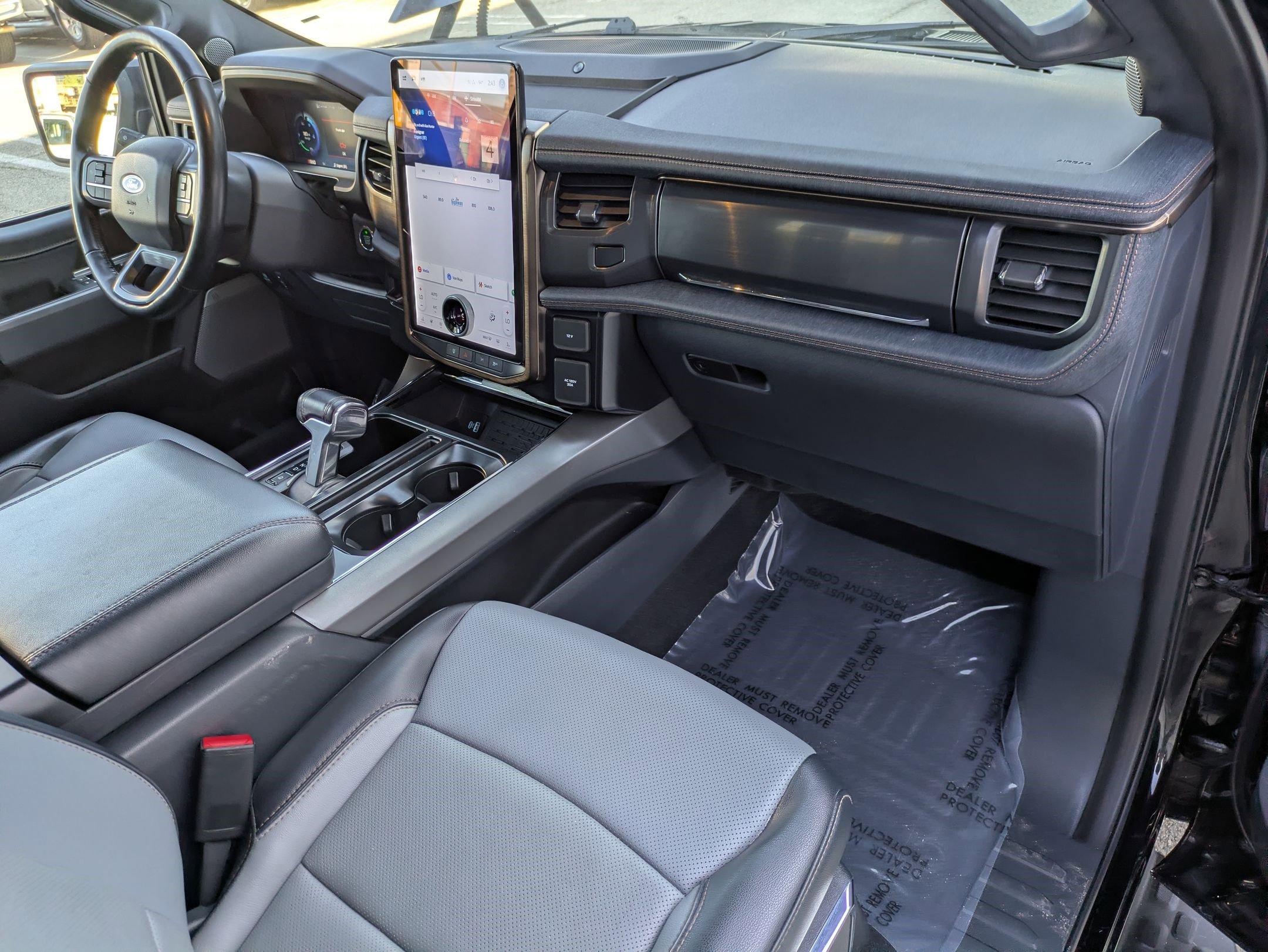 Used 2023 Ford F150 Lightning Lariat image 28