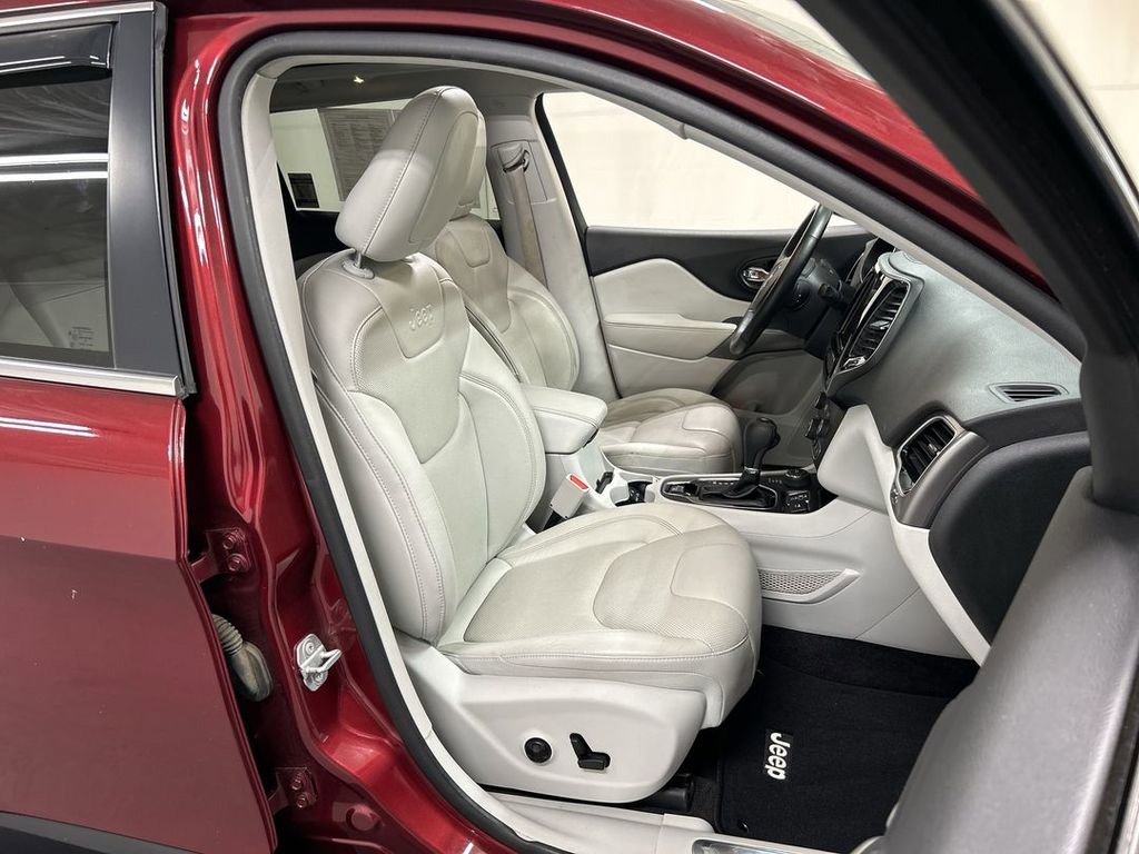 Used 2019 Jeep Cherokee Limited image 24