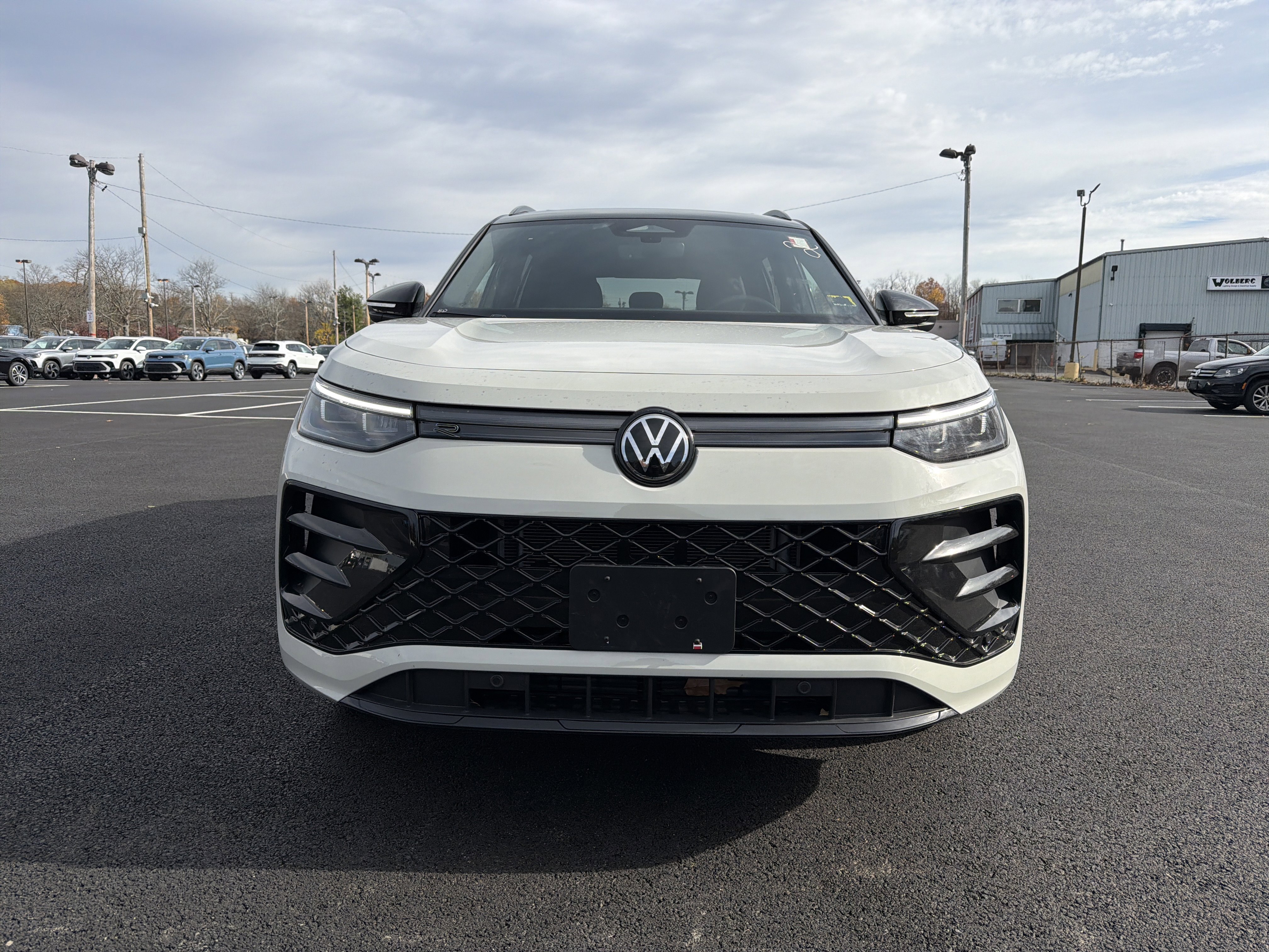 New 2026 Volkswagen Tiguan SE R-Line image 2