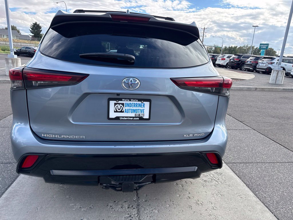 Used 2024 Toyota Highlander XLE AWD/4WD image 7
