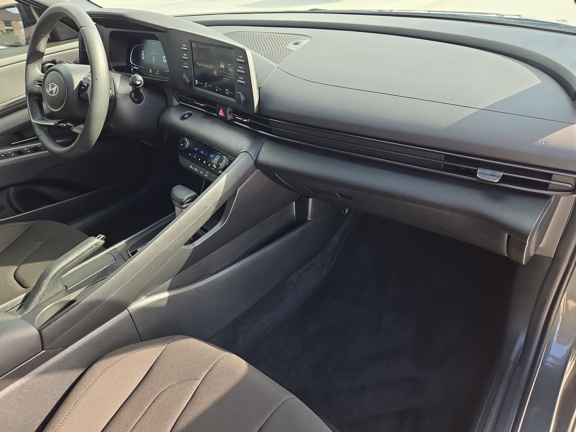 Used 2025 Hyundai Elantra Sport image 32