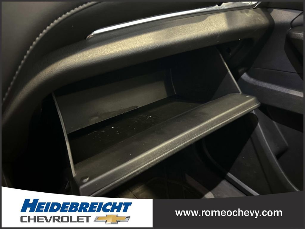 Used 2023 Chevrolet Traverse LT image 29