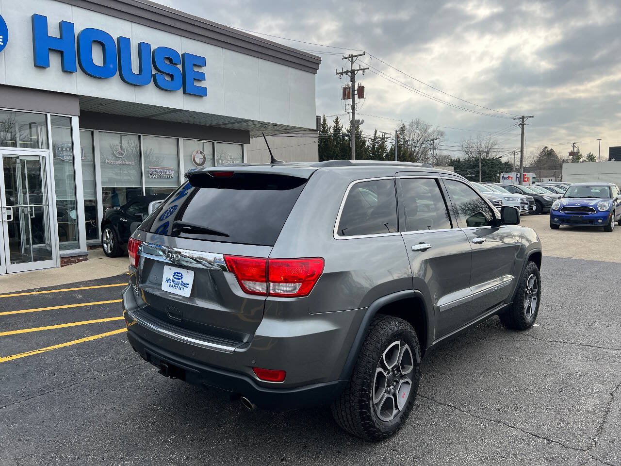 Used 2011 Jeep Grand Cherokee Overland Summit AWD/4WD image 10
