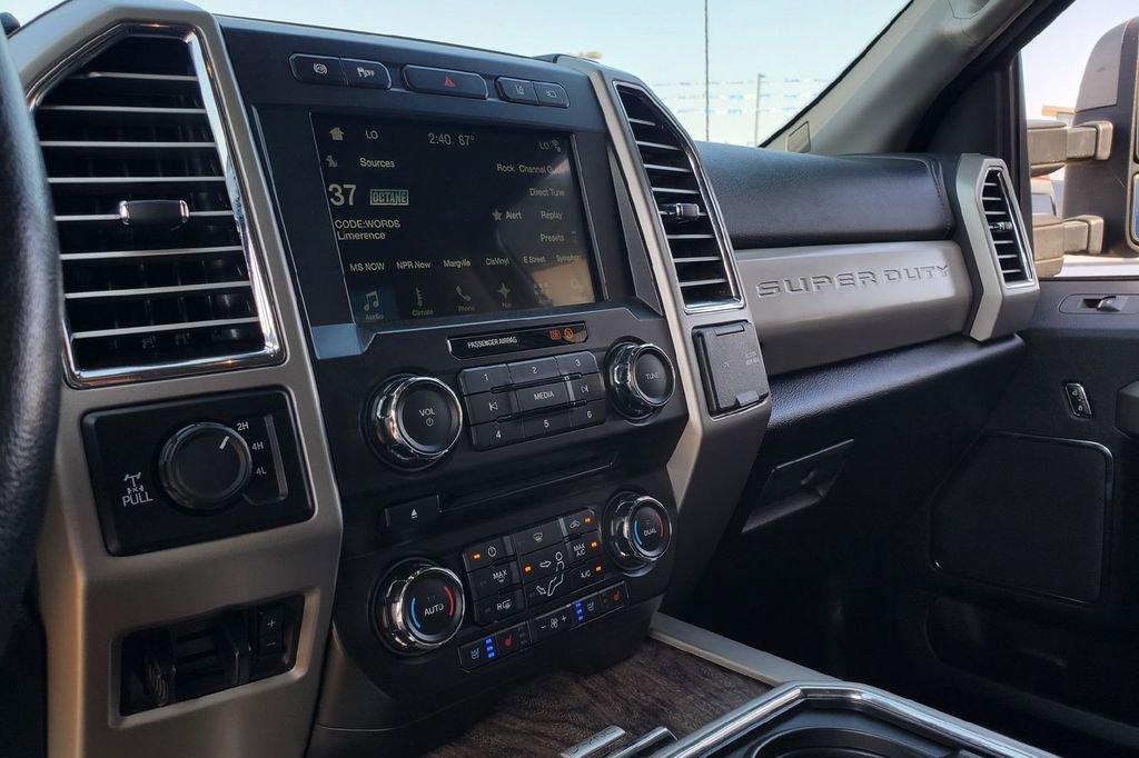 Used 2017 Ford F250 Lariat w/ Lariat Ultimate Package AWD/4WD image 16