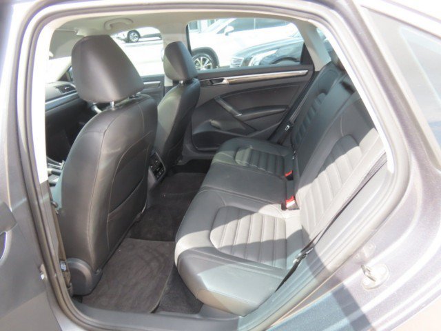 Used 2017 Volkswagen Passat 1.8T SEL Premium FWD image 17