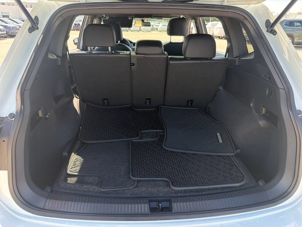 Certified 2020 Volkswagen Tiguan SE R-Line AWD/4WD image 28