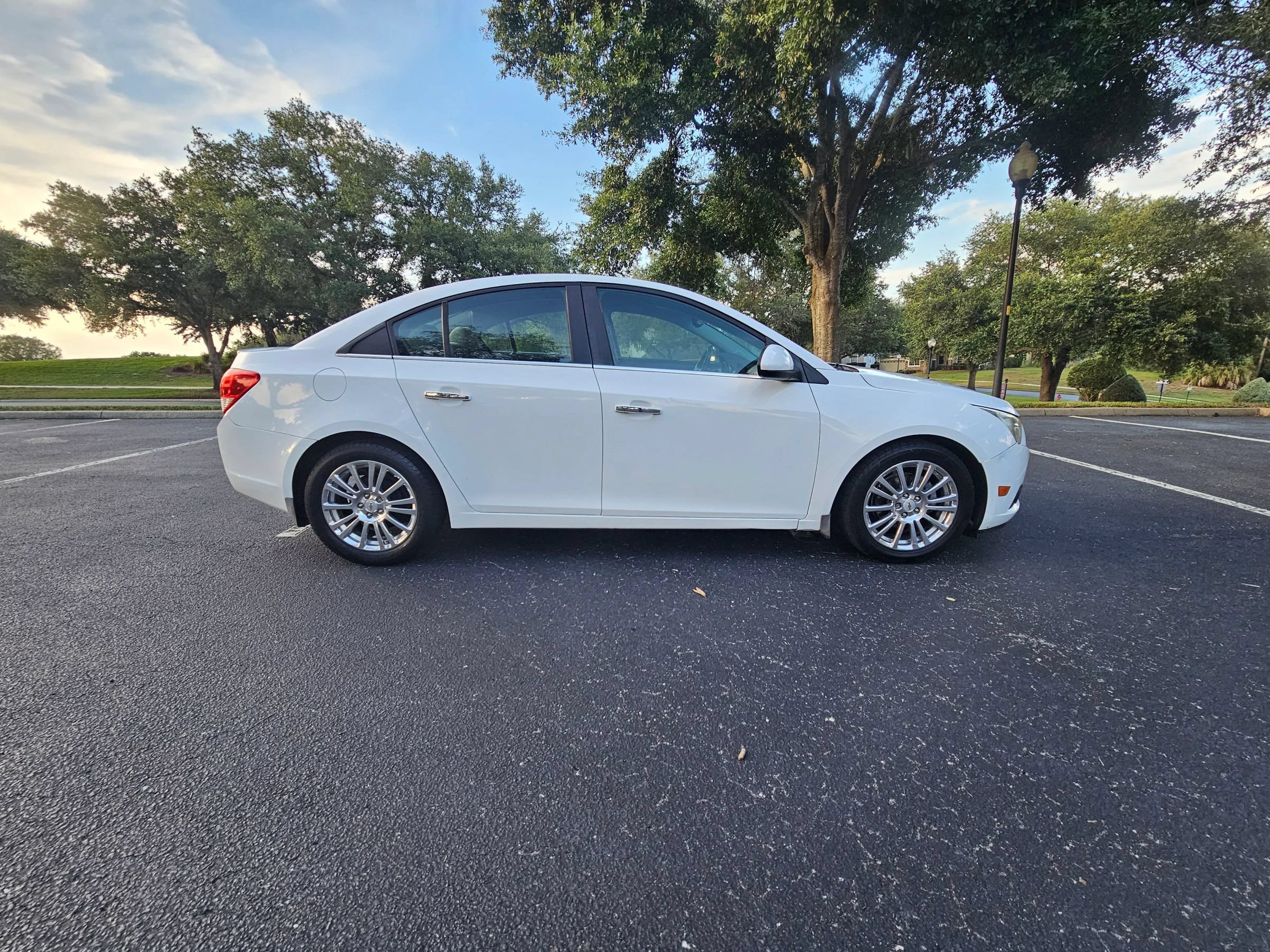 Used 2011 Chevrolet Cruze Eco FWD image 3