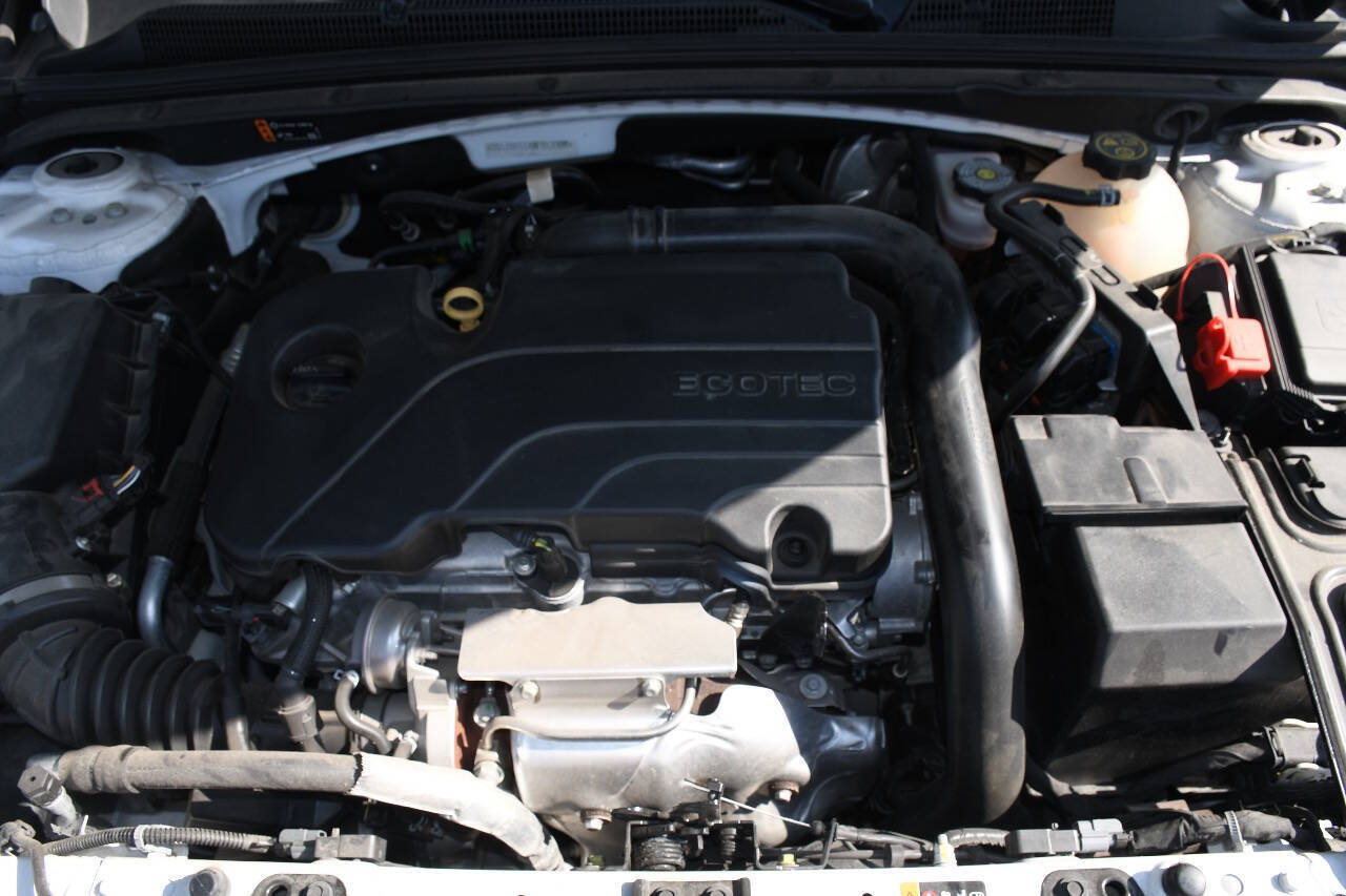 Used 2021 Chevrolet Malibu RS FWD image 40