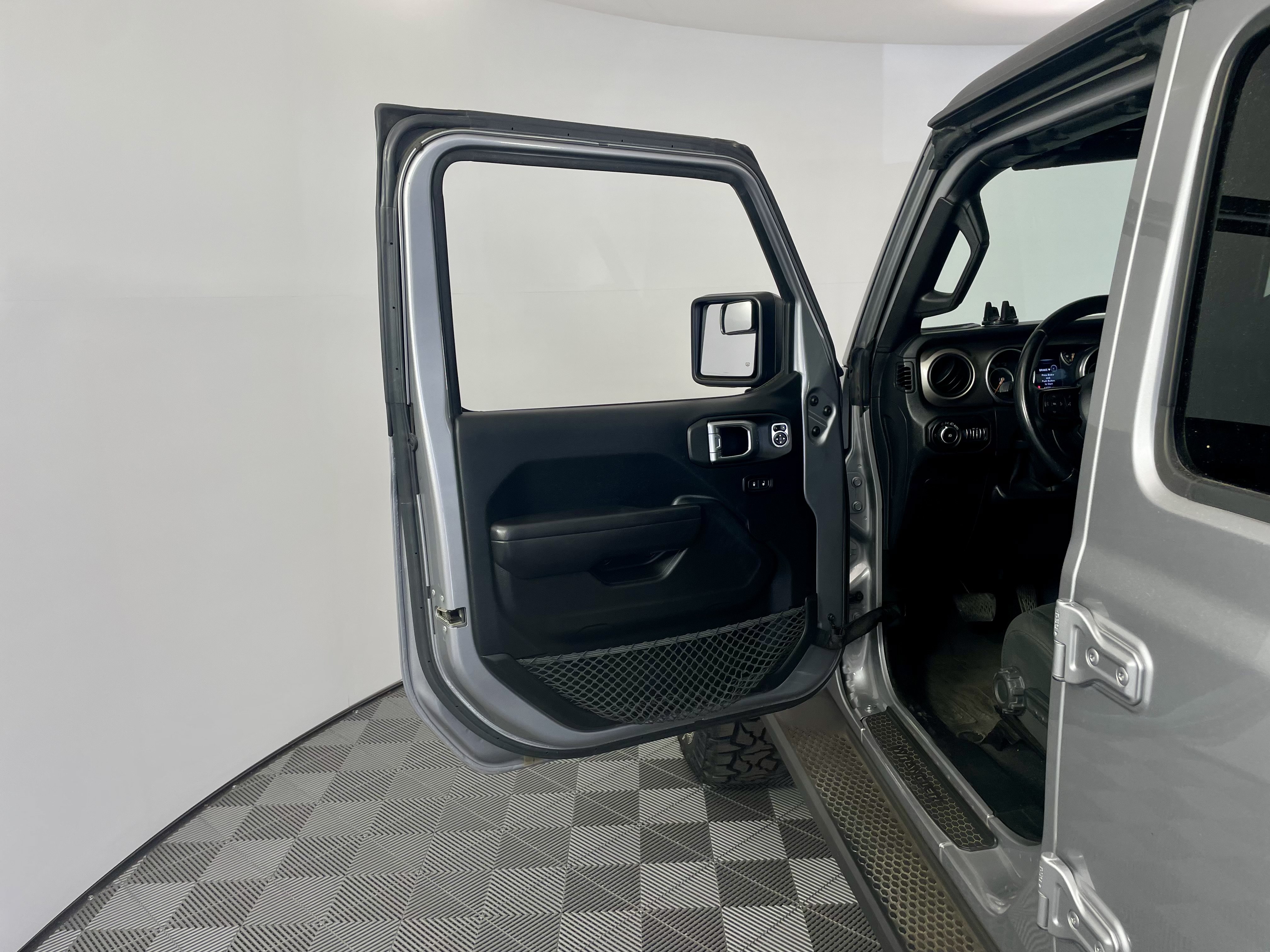 Used 2018 Jeep Wrangler Unlimited Sport S AWD/4WD image 12