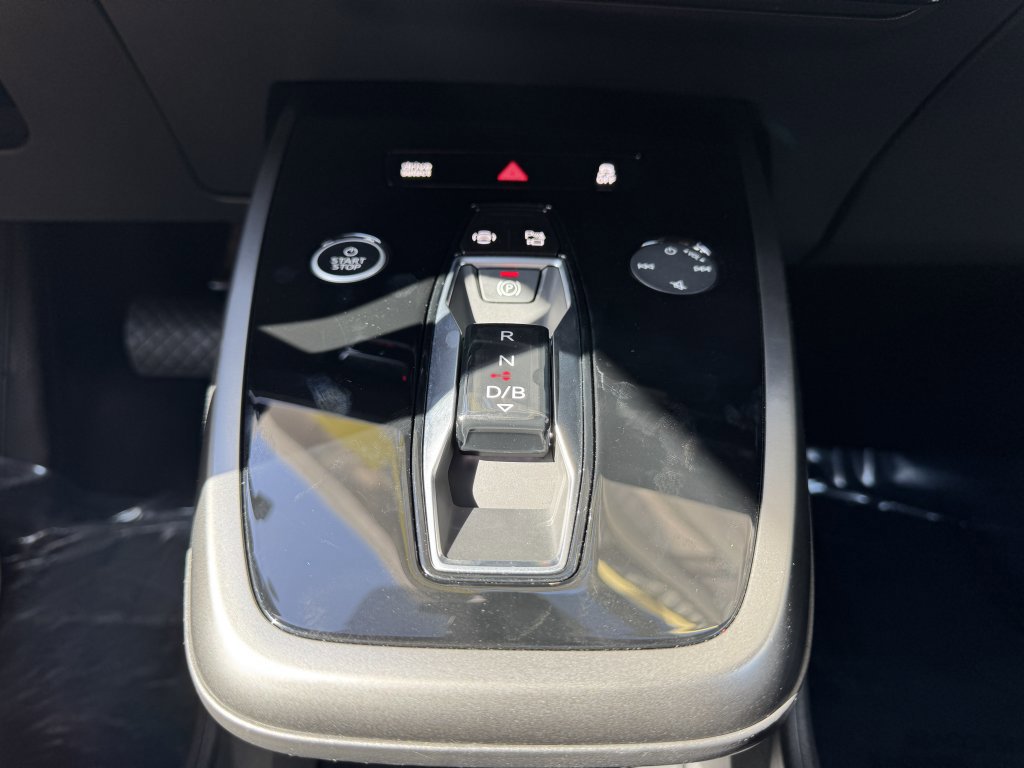 Used 2024 Audi Q4 e-tron Premium Plus w/ Premium Plus image 27