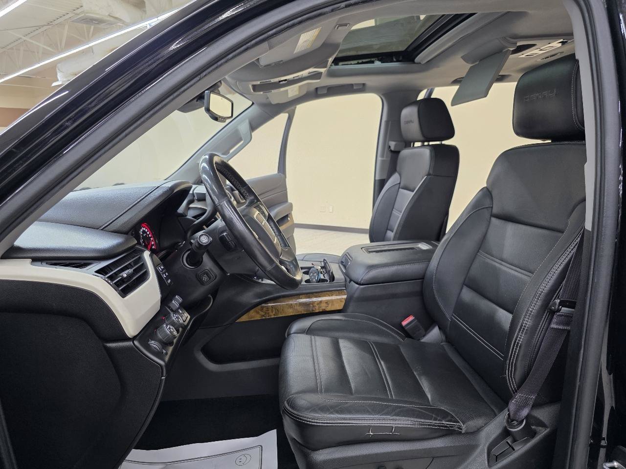 Used 2016 GMC Yukon XL Denali w/ Open Road Package AWD/4WD image 19