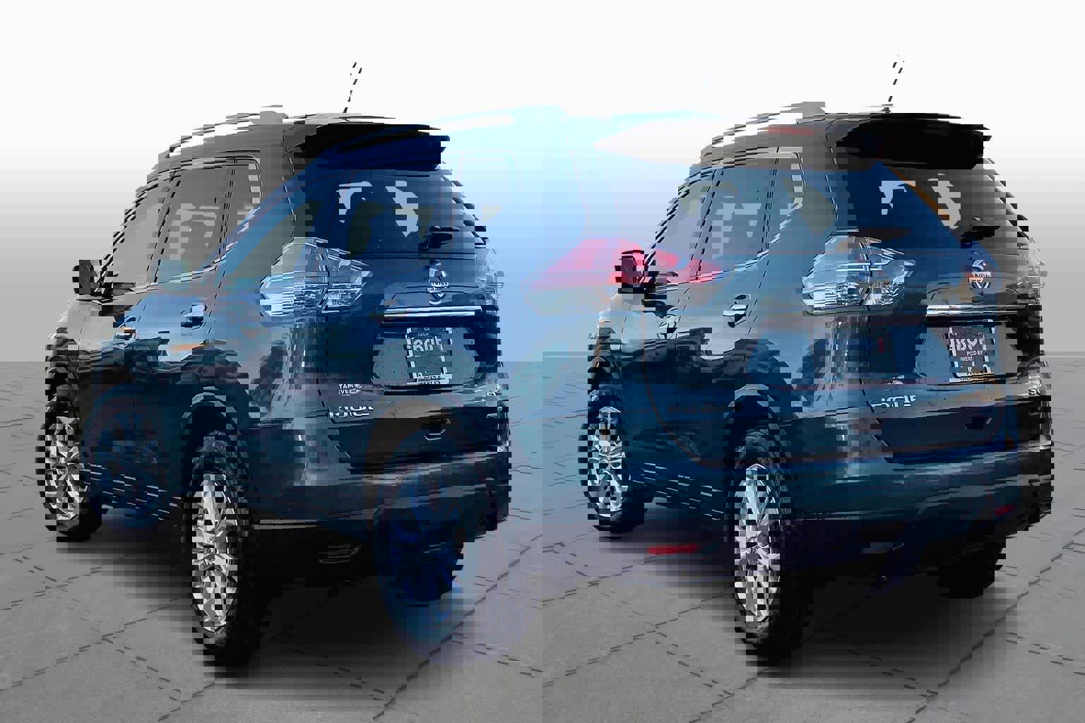 Used 2014 Nissan Rogue SV w/ SV Premium Package image 12