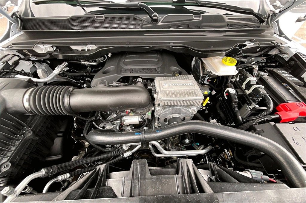 New 2026 RAM 1500 4x4 Crew Cab image 11