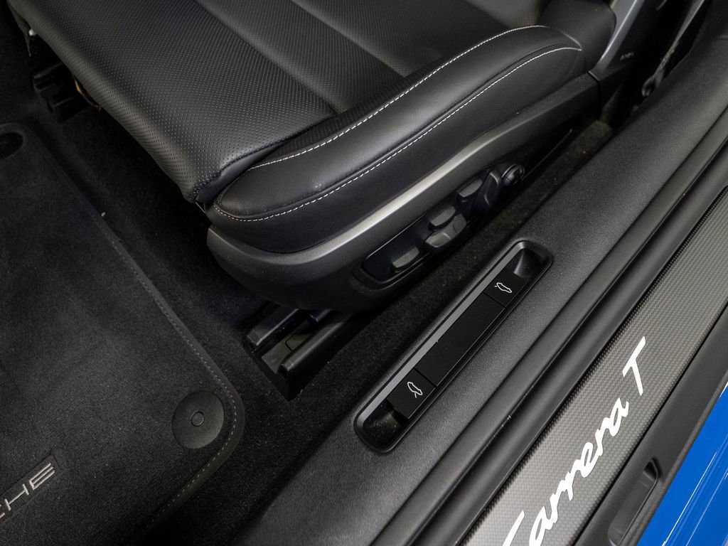 Used 2025 Porsche 911 Carrera RWD image 14