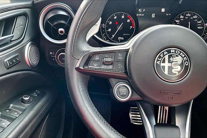 Used 2022 Alfa Romeo Stelvio Veloce AWD/4WD image 17