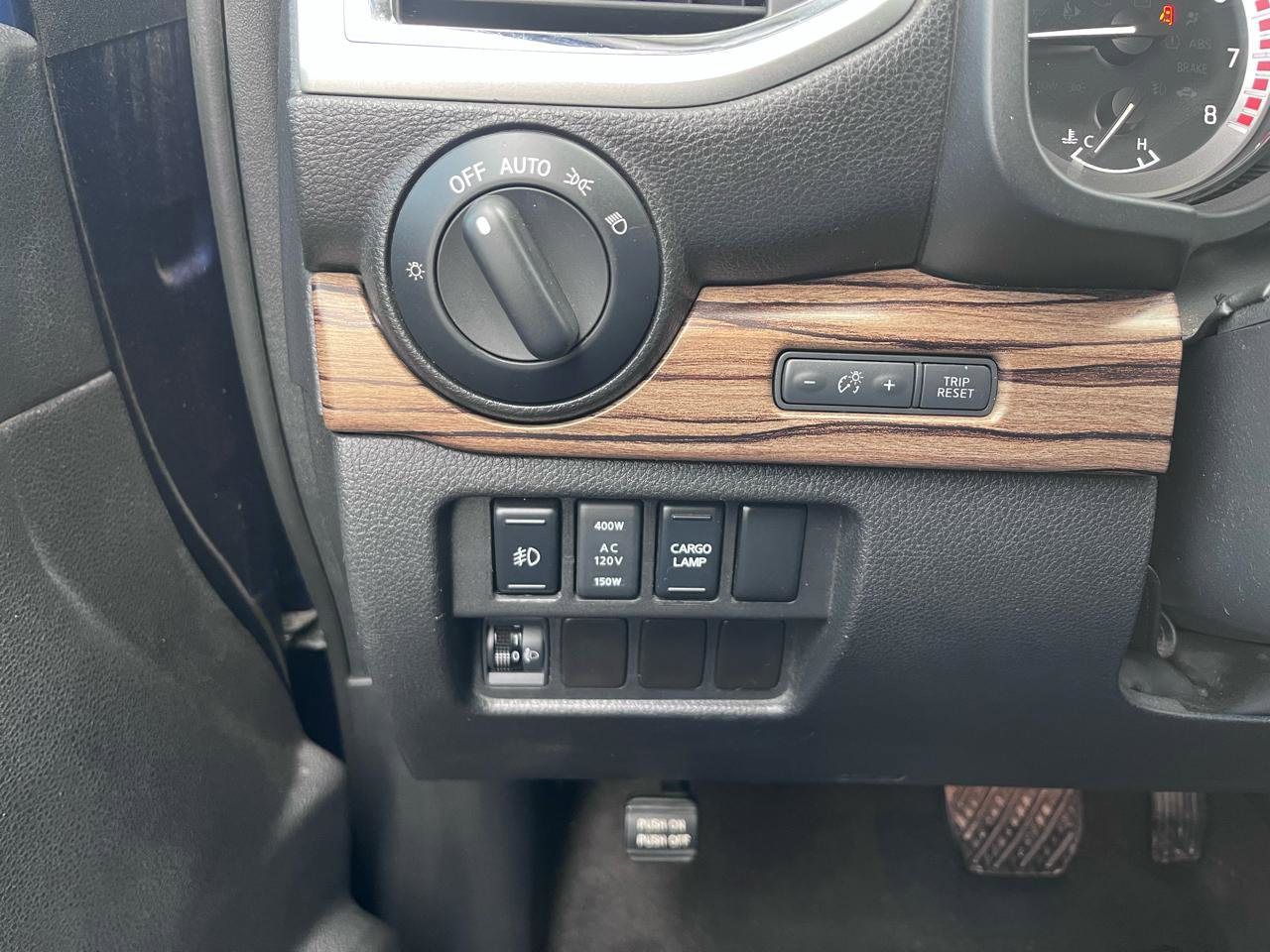 Used 2017 Nissan Titan SL image 30