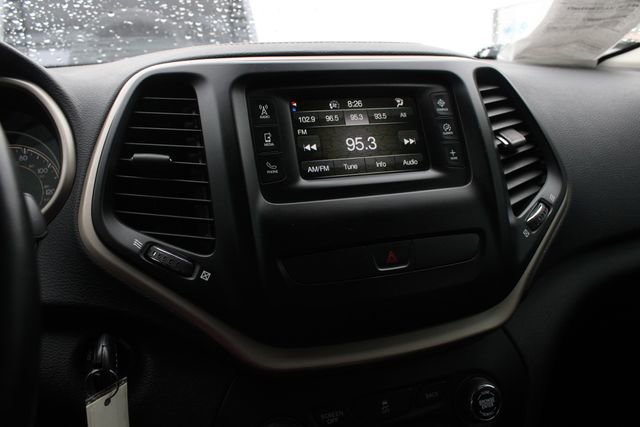 Used 2015 Jeep Cherokee Latitude FWD image 15