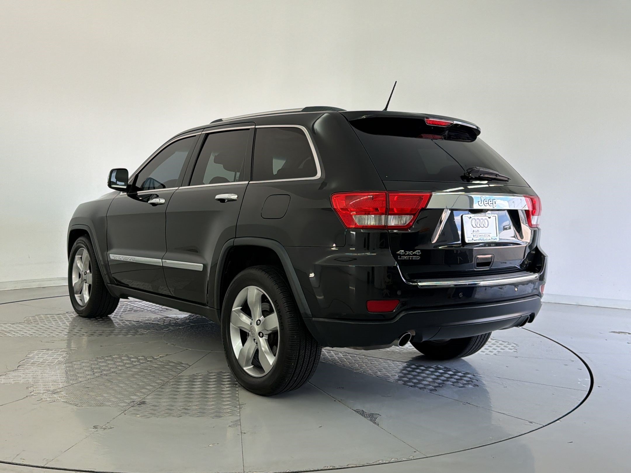 Used 2013 Jeep Grand Cherokee Limited AWD/4WD image 3