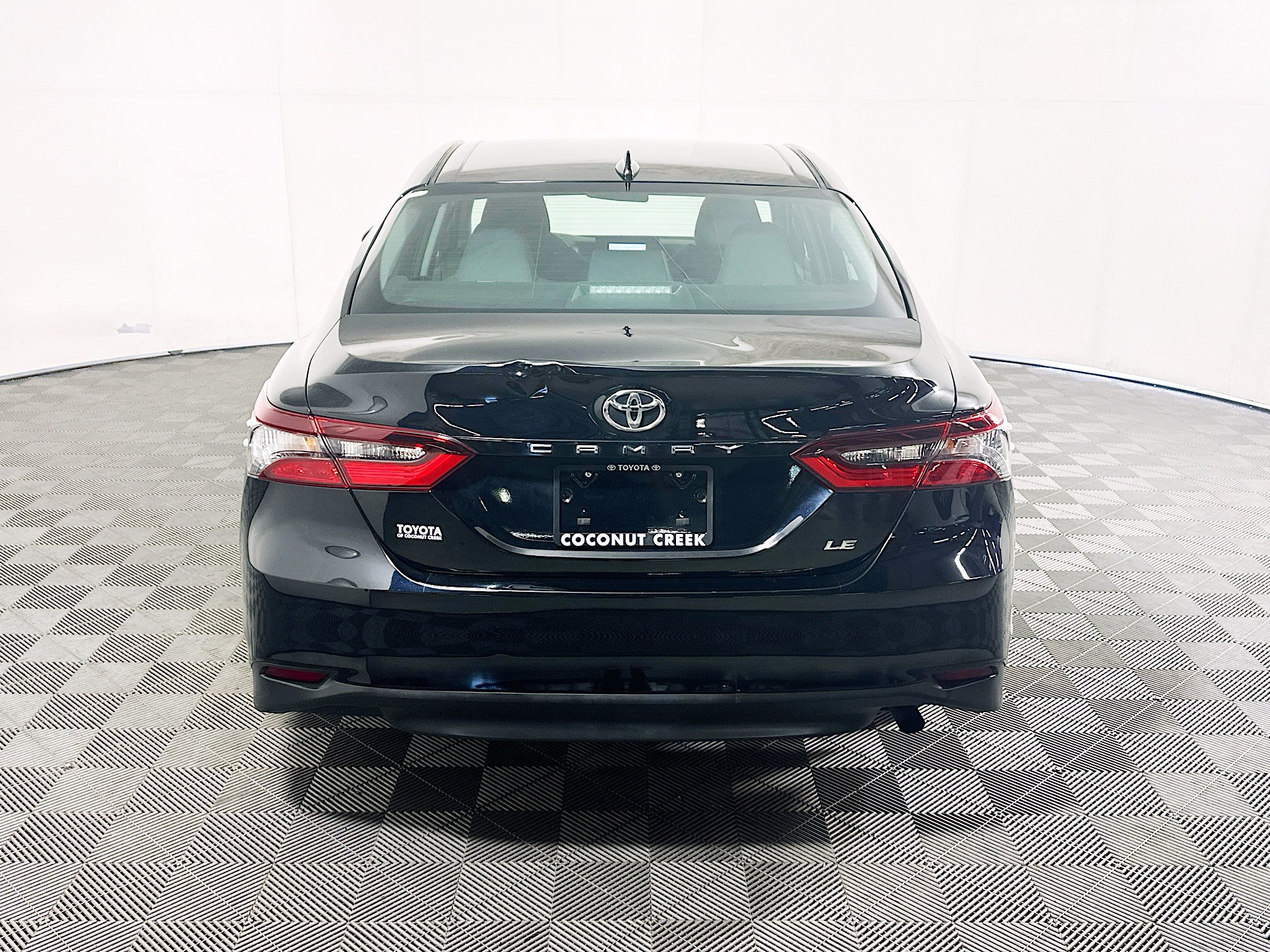 Used 2022 Toyota Camry LE FWD image 4