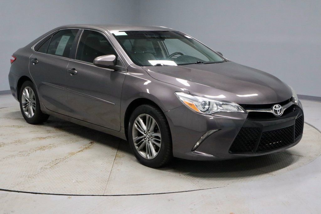 Used 2015 Toyota Camry SE image 1