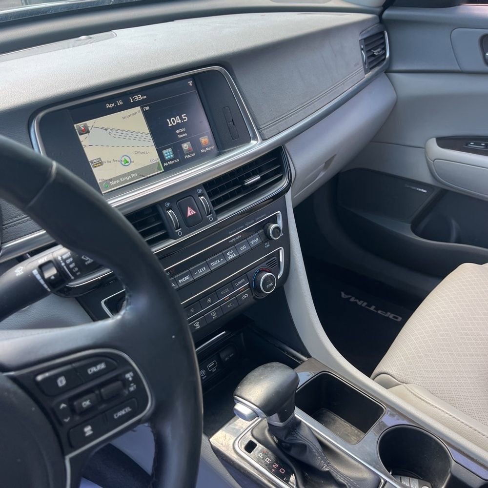 Used 2017 Kia Optima EX w/ Premium Package FWD image 9