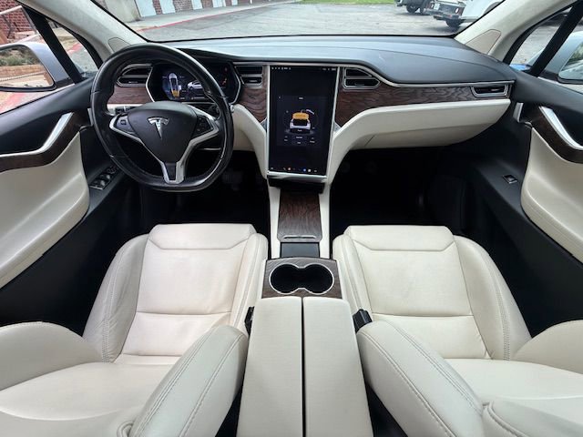 Used 2017 Tesla Model X 75D image 7