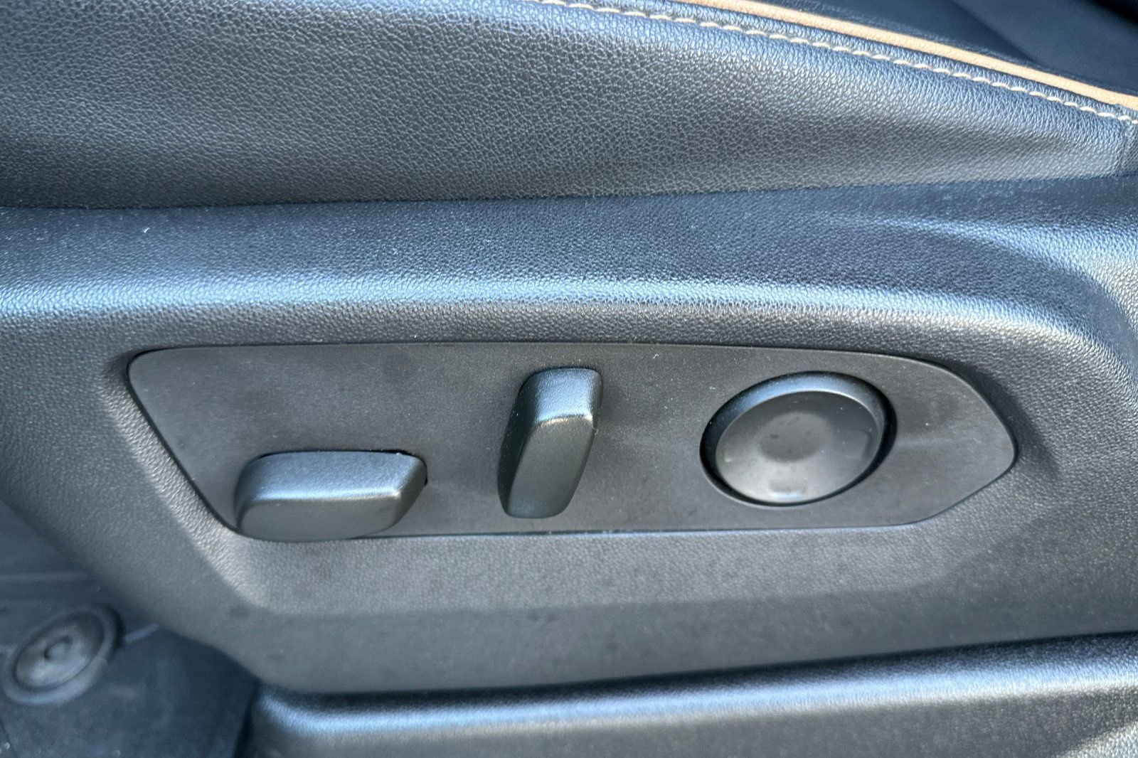 Certified 2024 GMC Yukon AT4 w/ AT4 Premium Plus Package image 12