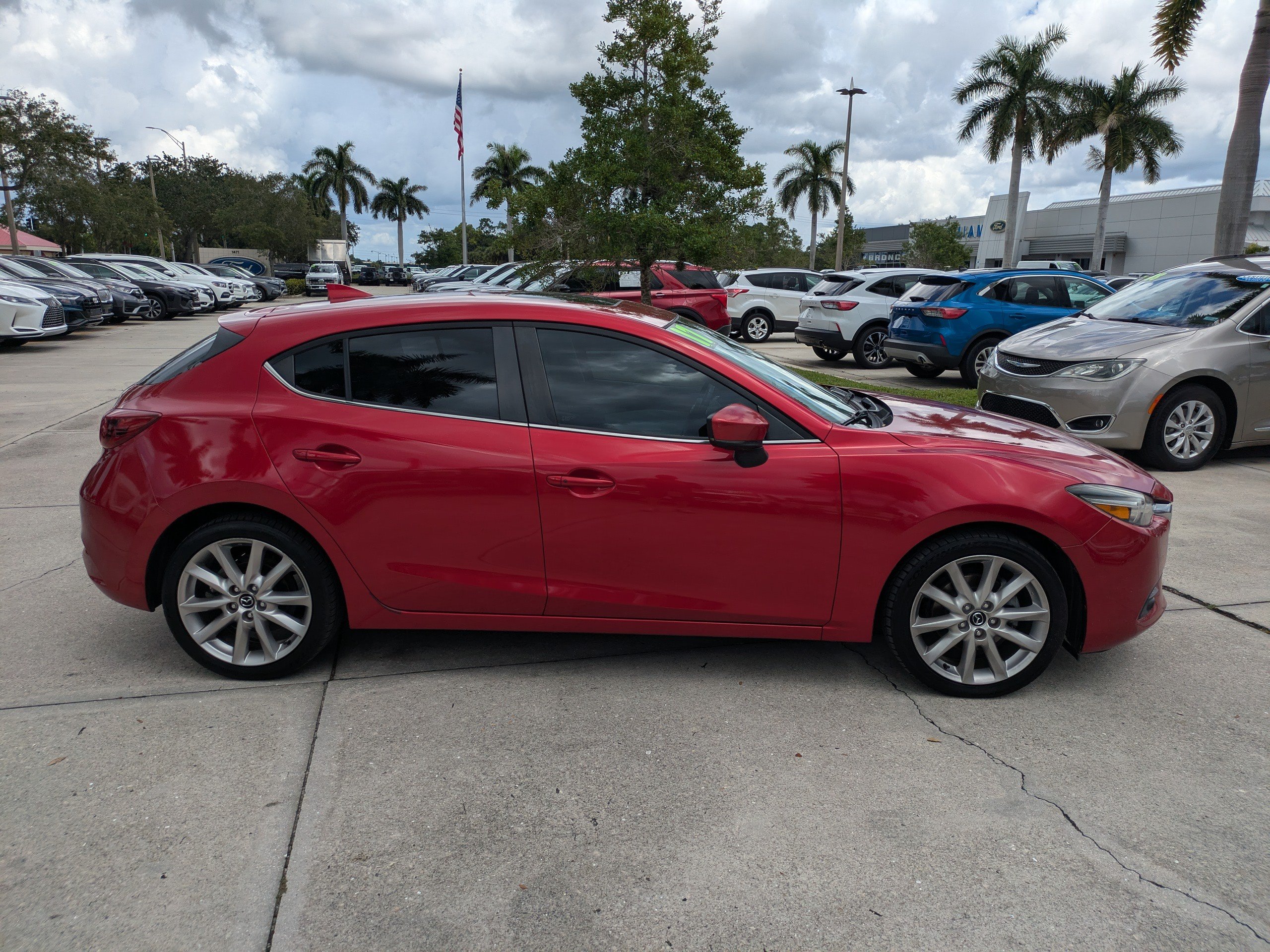 Used 2017 MAZDA MAZDA3 Grand Touring w/ Premium Equipment Package FWD image 3