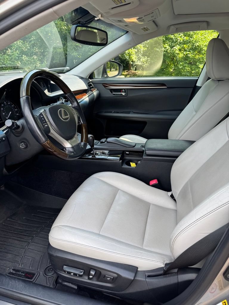 Used 2015 Lexus ES 350 w/ Luxury Package FWD image 8