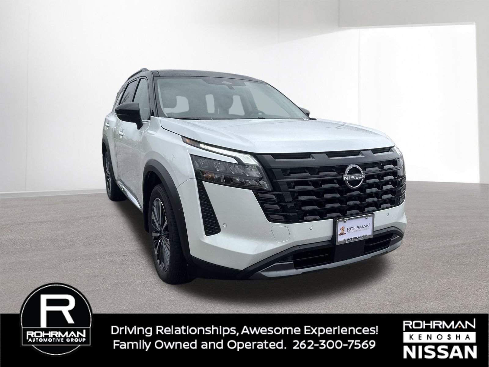 Used 2026 Nissan Pathfinder Platinum AWD/4WD image 3