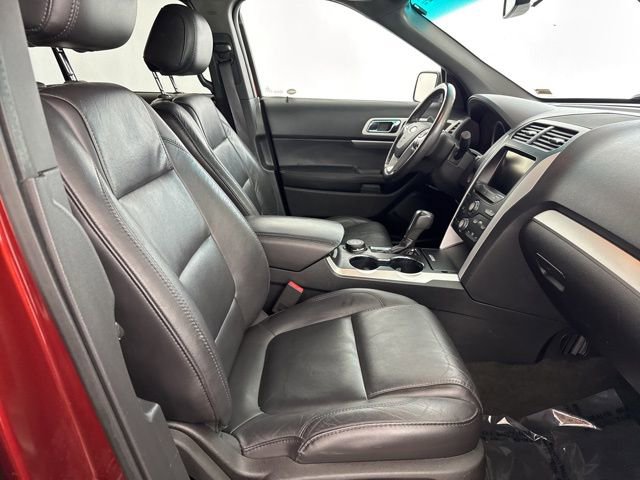 Used 2014 Ford Explorer XLT w/ Equipment Group 202A image 26