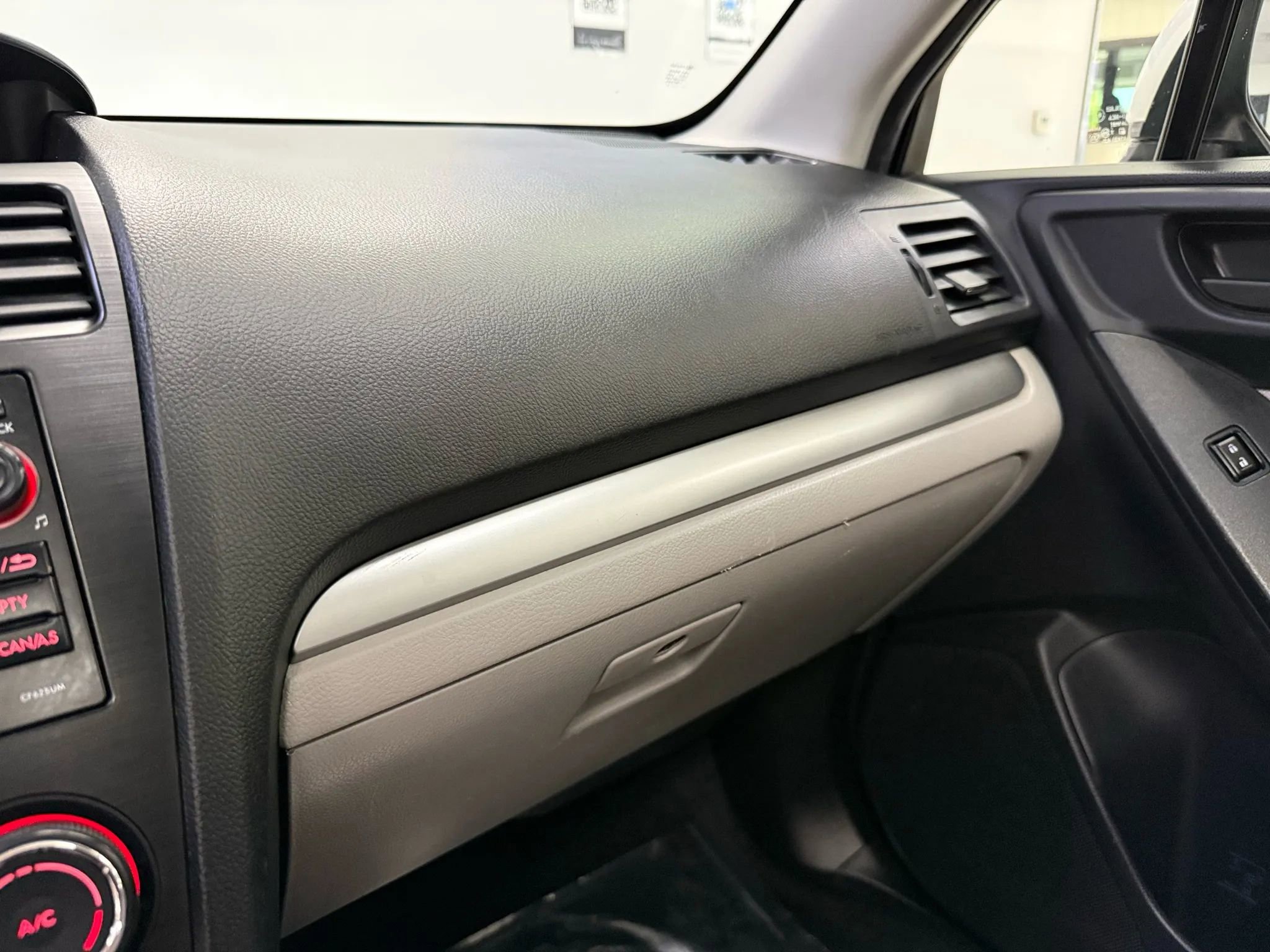 Used 2015 Subaru Forester 2.5i Premium w/ All-Weather Package image 19