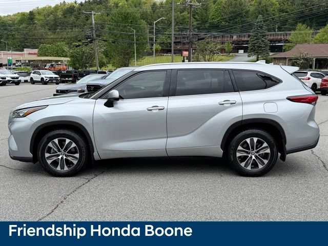 Used 2020 Toyota Highlander XLE AWD/4WD image 8