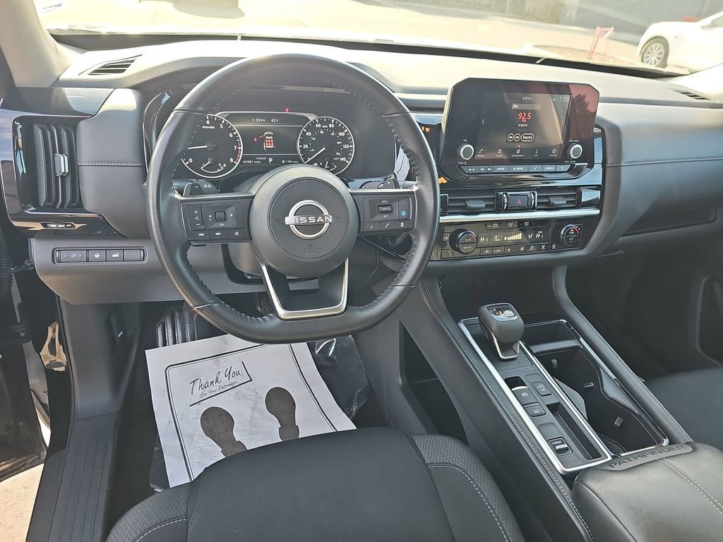 Used 2025 Nissan Pathfinder SV image 21
