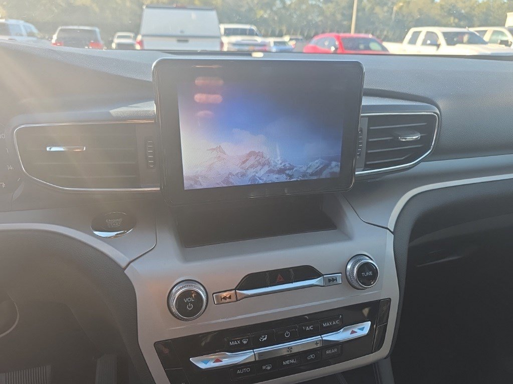 Used 2023 Ford Explorer XLT w/ Equipment Group 202A image 8