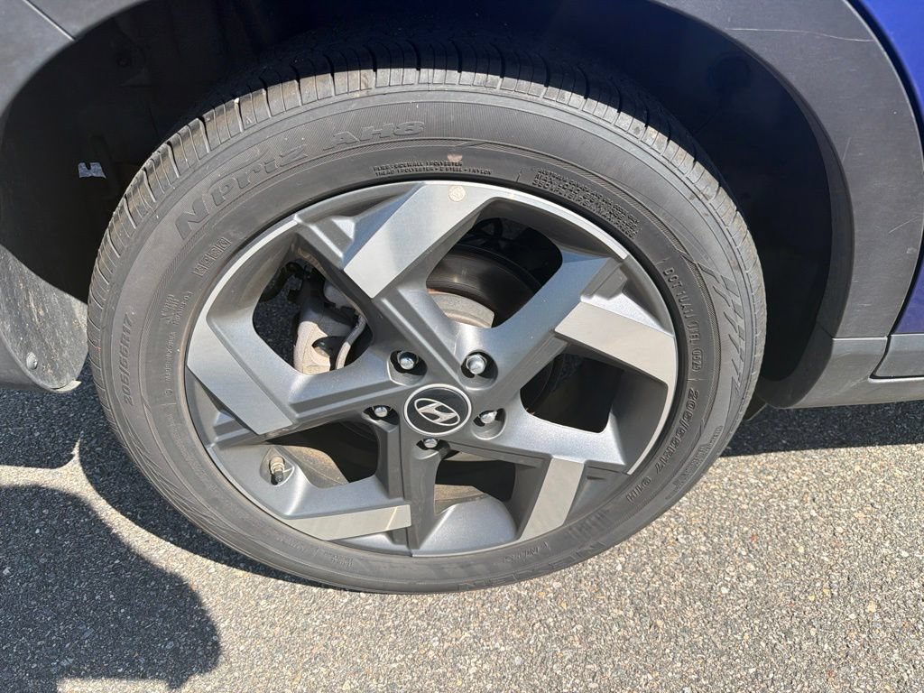 Used 2025 Hyundai Venue SEL FWD image 10